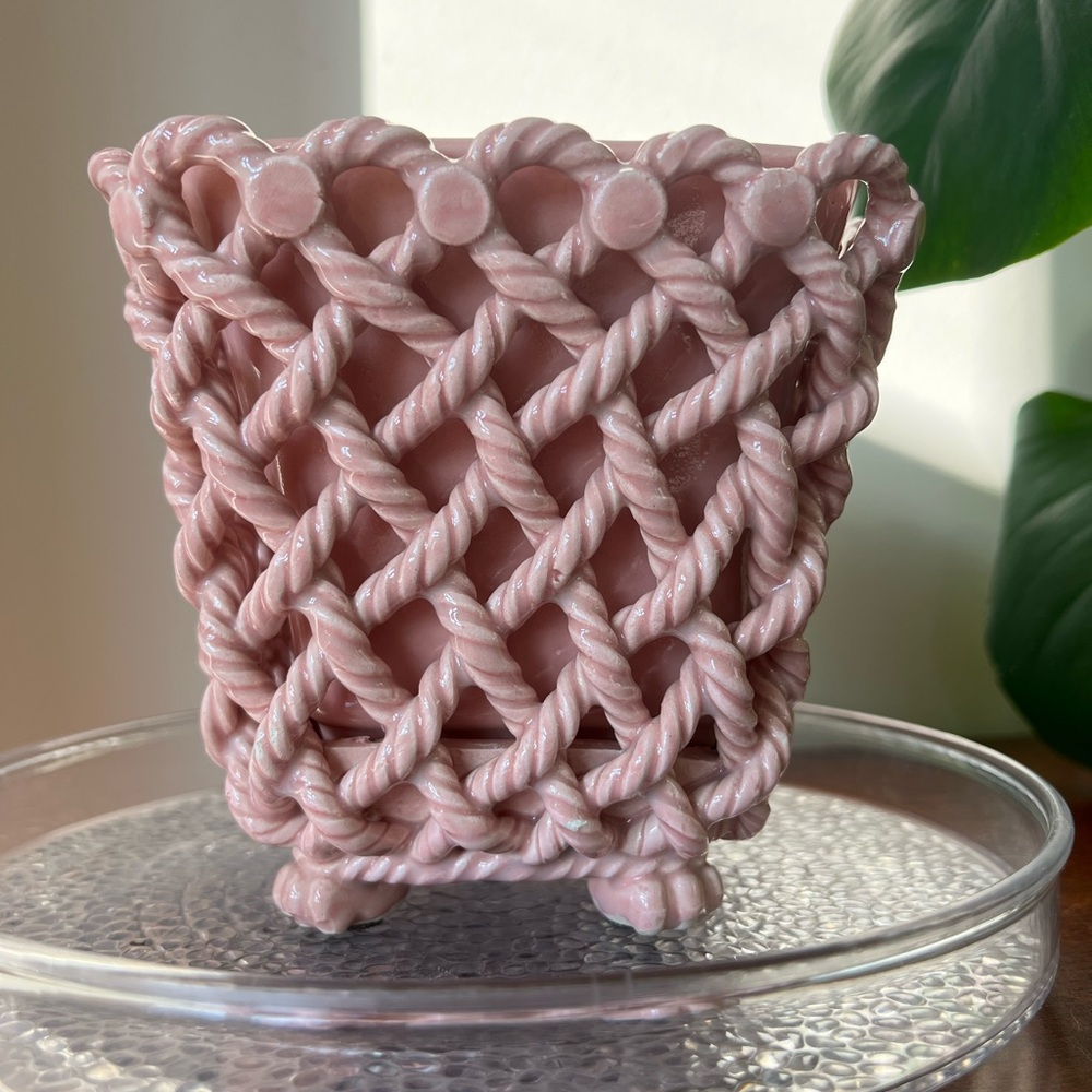 MCM Pink Open Lattice Weave Porcelain Ceramic planter with inner pot EUC